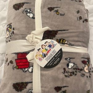 Peanuts Snoopy Berkshire Throw Blanket Fall theme Leaves Charlie Brown
